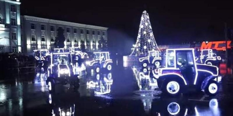 В Минске устроили тракторное танцевальное шоу
