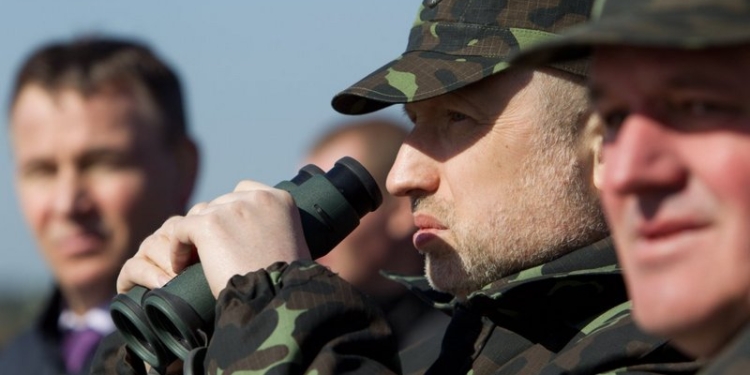 Никаких импровизированных блокпостов в зоне АТО не будет – Турчинов