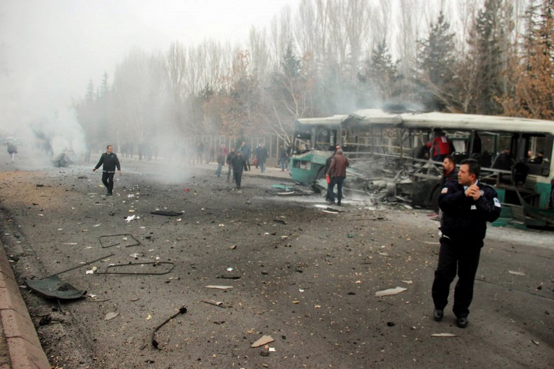 В Турции взорвали автобус с военными: 13 человек погибли, ещё 48 получили ранения 1