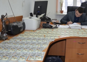 В Николаеве организаторы сети незаконного игорного бизнеса предлагали прокурору взятку в 10 тыс. долларов