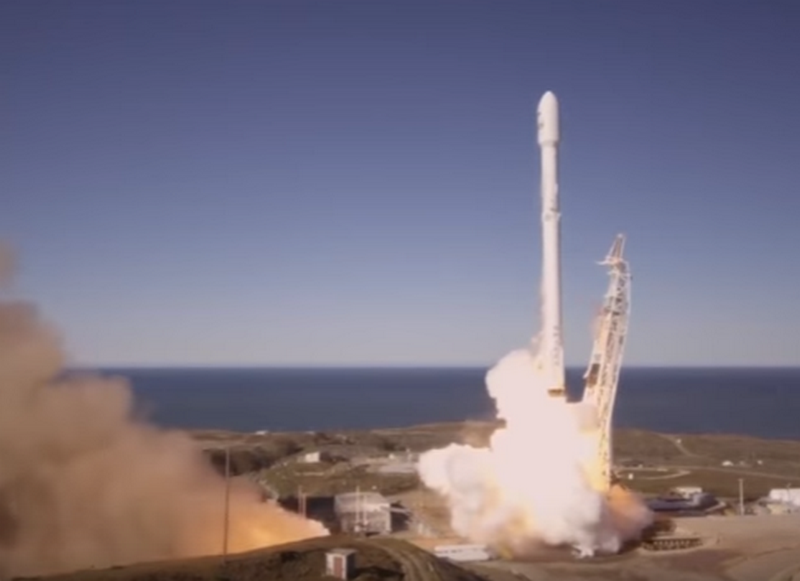 Компания SpaceX успешно запустила ракету Falcon 9 1