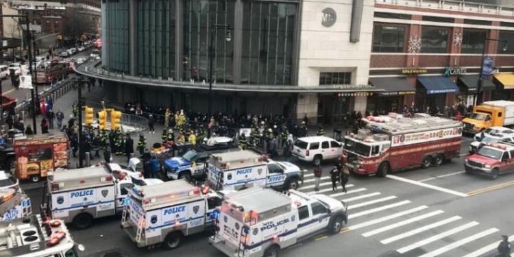 В Нью-Йорке сошел с рельсов пассажирский поезд – десятки пострадавших