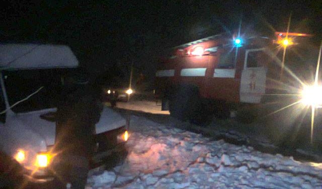 Николаевские спасатели трижды доставали из кюветов слетевшие туда с дороги авто