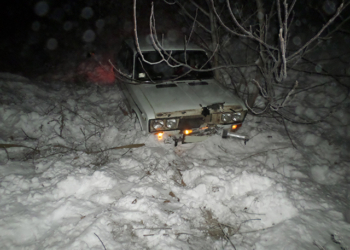 В Николаевской области спасатели продолжают доставать из снежных заносов автомобили