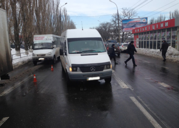 Вчера у «Колоса» под микроавтобус попал пенсионер