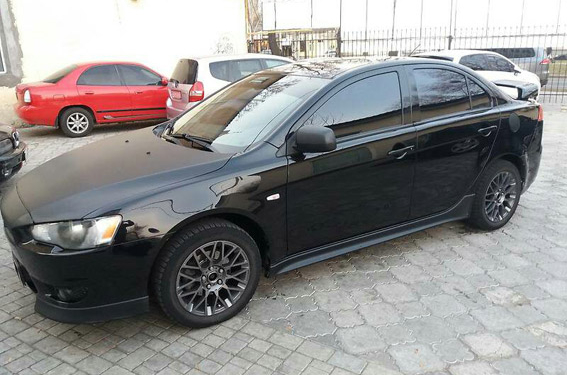 Отобранный в 2014 г. на Донетчине автомобиль «всплыл» в Николаеве: бывшая собственница его «узнала» и приехала на встречу с продавцом