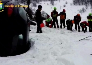 Погребенный под снегом отель в Италии: нашли тело девятого погибшего