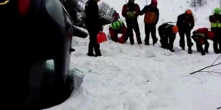 Погребенный под снегом отель в Италии: нашли тело девятого погибшего