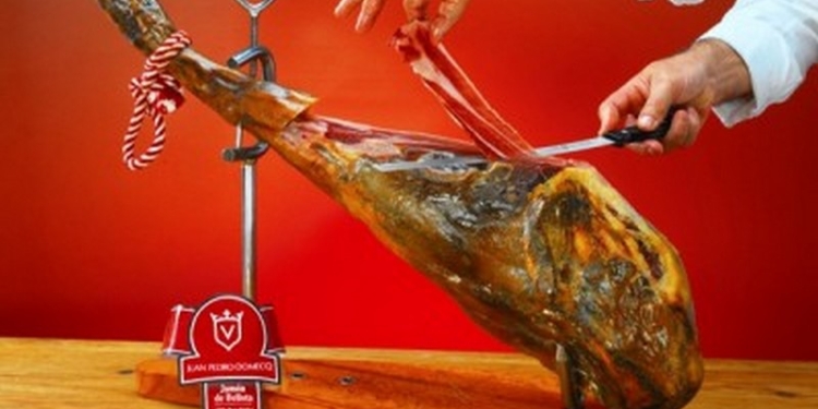 Даже смотреть нельзя: из-за хамона в России под санкции попал испанский сайт