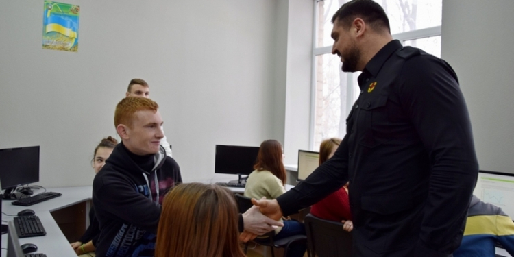 Губернатор Николаевщины проинспектировал условия проживания воспитанников областной школы-интерната №5, которая оказалась в эпицентре скандала