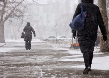 В Одесской области из-за метели сидят без света более 20 населенных пунктов, а также отменены все авиарейсы