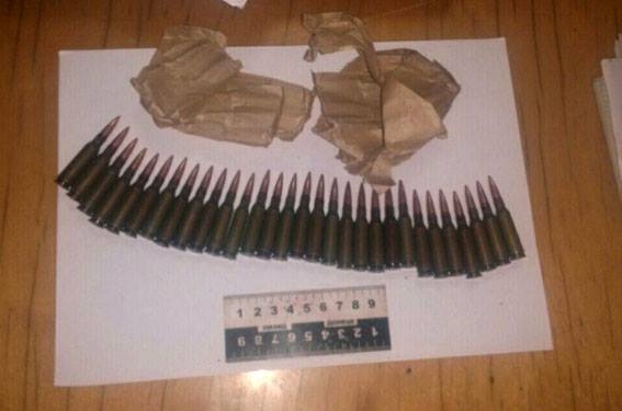 «Забыл выложить»: в Мариуполе парень хотел сесть на поезд с боеприпасами