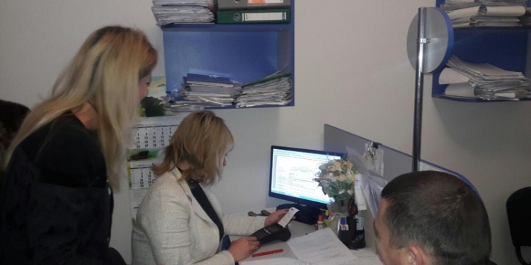 В Николаеве за услуги ЦПАУ теперь можно заплатить банковской карточкой