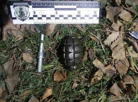 По парку Победы в Николаеве мужчина гулял с гранатой и пистолетом