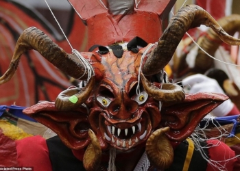 Когда танцуют бесы: фестиваль La Diablada в Эквадоре