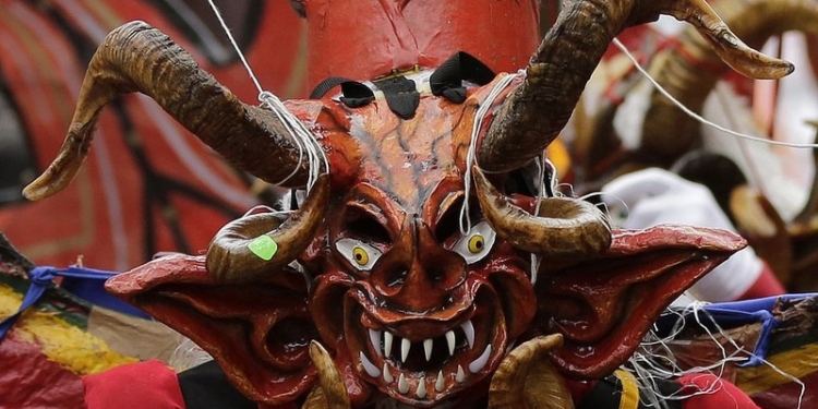 Когда танцуют бесы: фестиваль La Diablada в Эквадоре