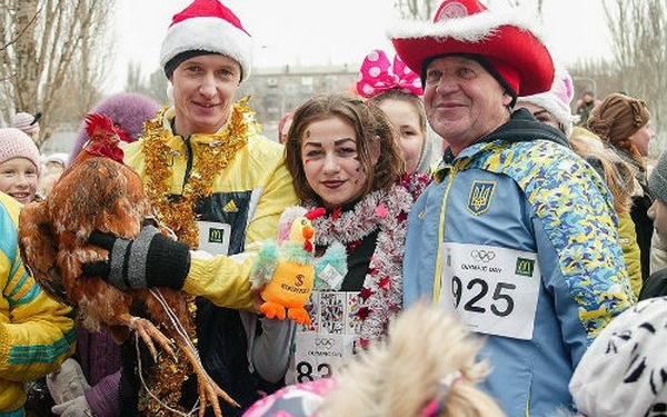 И настоящий петух – победителю: в Николаеве прошел новогодний забег на 2017 м