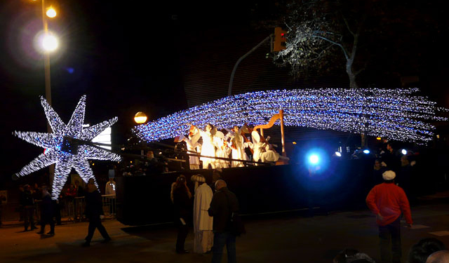 Наши на карнавале. На параде Трех Королей в Барселоне были и николаевцы