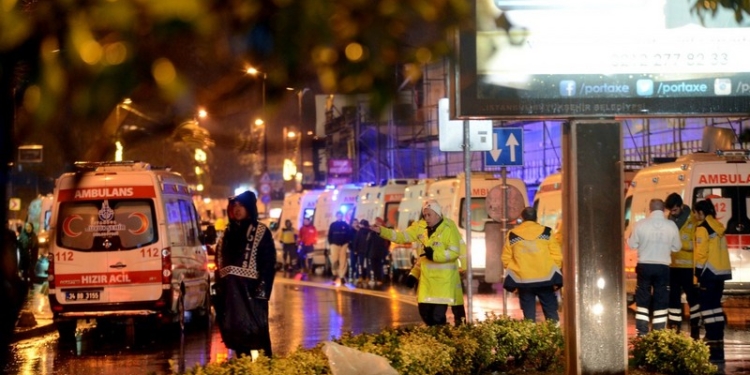 Двое Санта-Клаусов расстреляли ночной клуб в Стамбуле: 35 убитых