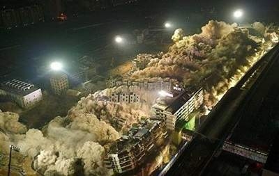 В Китае разом снесли 19 многоэтажных домов – будут строить новые