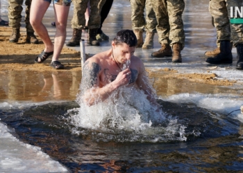 Крещенские купания николаевских морпехов: командир не заставлял!