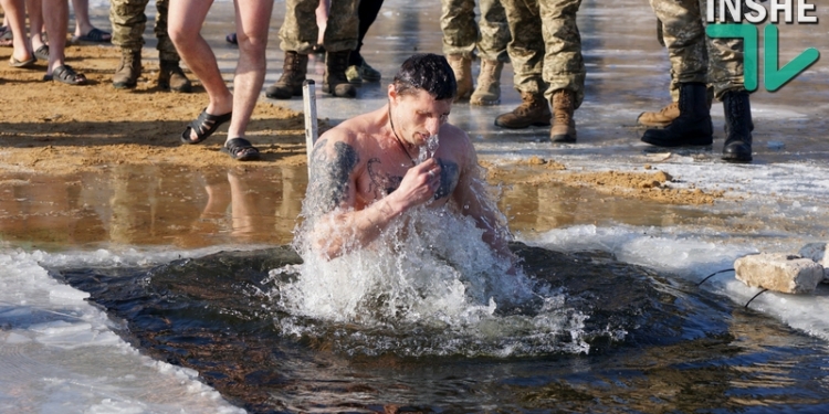 Крещенские купания николаевских морпехов: командир не заставлял!