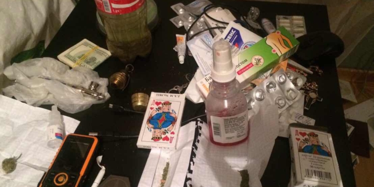 На работу, как на праздник. В Запорожской прокуратуре сотрудники продавали и употребляли наркотики