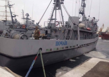 В Черном море обстреляли украинское водолазное судно