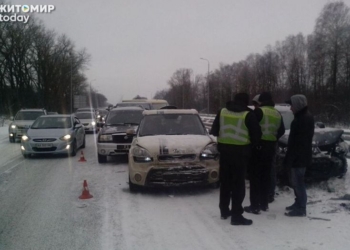 Массовое ДТП на Житомирщине: столкнулось 14 автомобилей