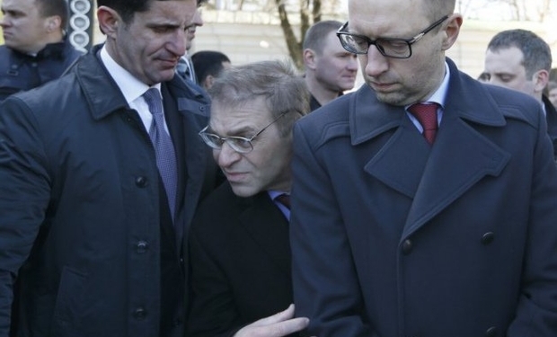 Новое в деле Пашинского. Жена раненого уложила нардепа на асфальт рядом с мужем