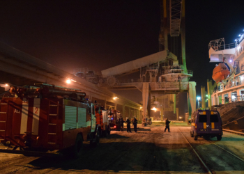 Нарушение технологического процесса: на территории Николаевского порта горела зерновая пыль