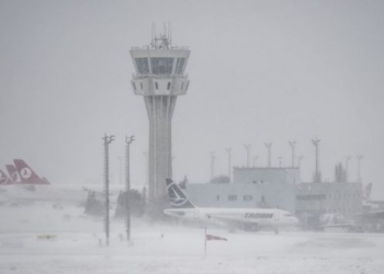 Босфор закрыт, авиарейсы отменены – Турция в снежном плену