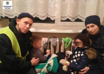 В Корабельном районе Николаева прохожие нашли двух маленьких детей
