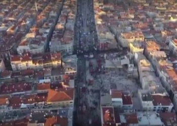 В Стамбуле обрушился семиэтажный дом. Погибли проходящие мимо 60-летний дед и 5-летний ребенок