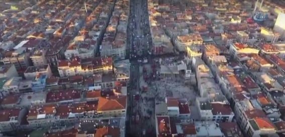 В Стамбуле обрушился семиэтажный дом. Погибли проходящие мимо 60-летний дед и 5-летний ребенок