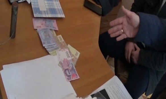 Ничего святого. Преподаватель юрфака спрятал взятку в Уголовном кодексе