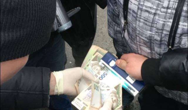 В Луцке контрразведчика задержали на взятке