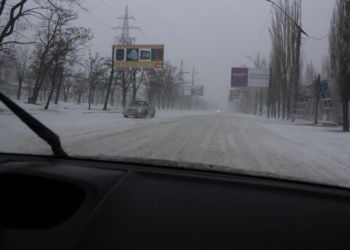 Николаев справляется со снегопадом. Отдельное спасибо водителям, убравшим авто с обочин, от КП «ЭЛУ автодорог»