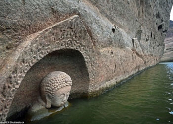 Тайна скрытого Будды: в Китае обнаружилась давно утерянная каменная статуя божества