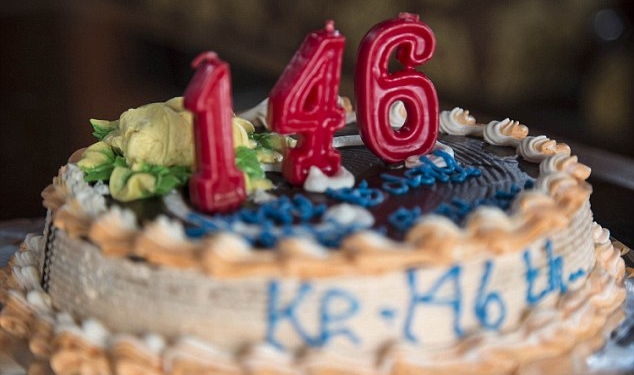 Такое количество свечей на торте не поместилось бы: индонезиец отметил 146-й день рождения