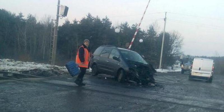 Интерсити “Львов-Перемышль” протаранил леговушку