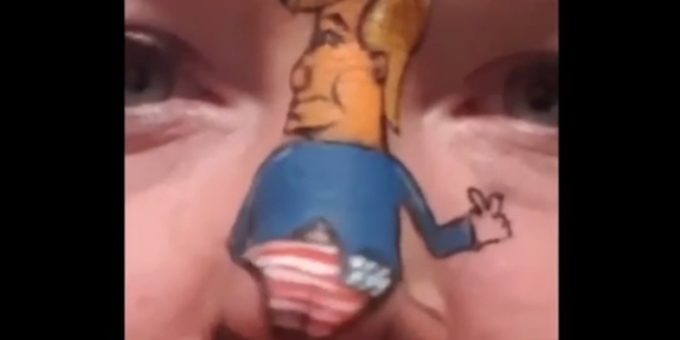 Смешно. На носу и по носу. Трамп танцует тверк по велению художницы