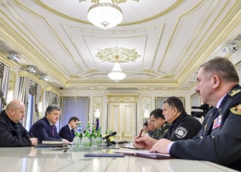 Президент провел совещание с силовиками по Авдеевке