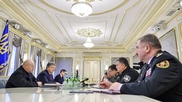 Президент провел совещание с силовиками по Авдеевке 1