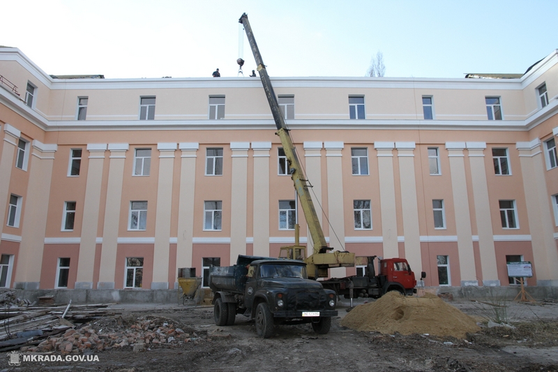 Сенкевич по совету Дятлова дал команду проверить состояние зданий николаевских школ 1