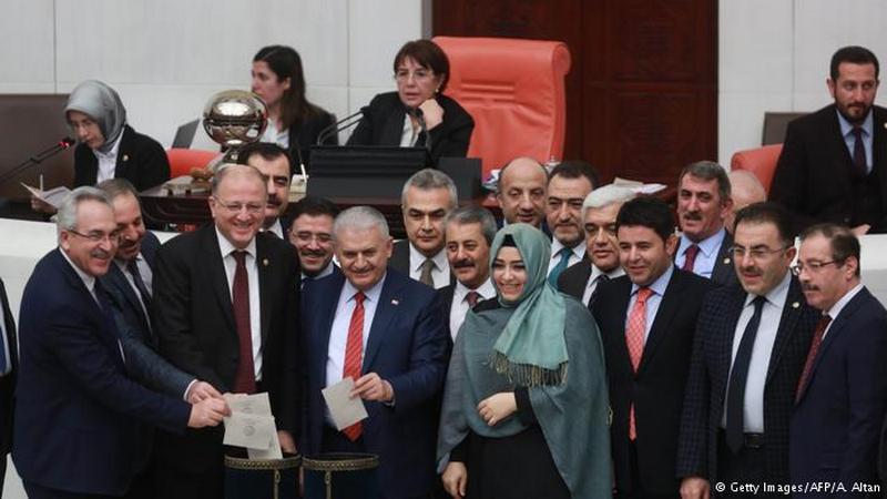 В Турции парламент одобрил усиление полномочий Эрдогана и переход к президентской республике 1