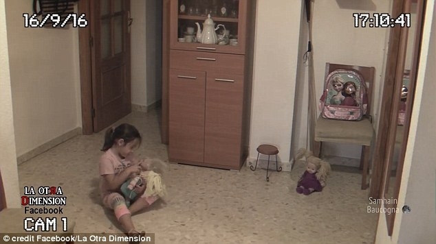 Девочка и призрак. Камеры наблюдения зафиксировали необычное зрелище