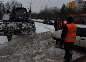 КП «ЭЛУ автодорог» просит николаевцев убрать с дорог припаркованные авто