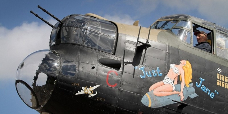 В память о брате и деде: англичане восстанавливают знаменитый бомбардировщик Just Jane и намерены поднять его в небо в 2020 году