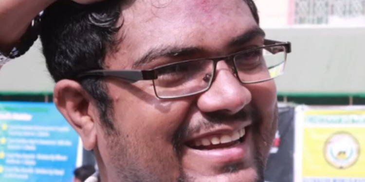 Человек-орехокол. Пакистанский спортсмен разбил головой 43 кокоса